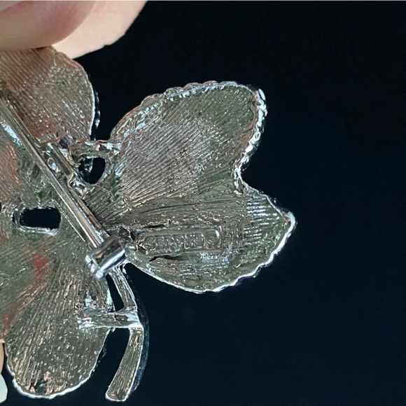 Gerrys Signed Vintage Silver Tone Leaf Brooch  Pin - Picture 3 of 7